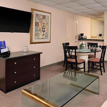 Americas Best Value Inn & Suites Виктория Экстерьер фото