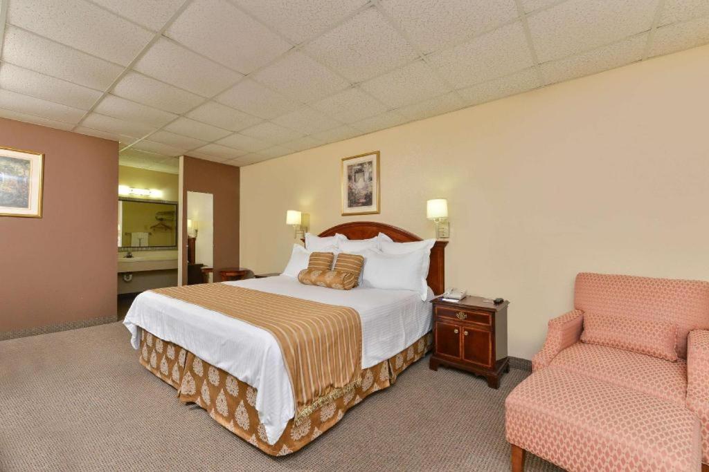 Americas Best Value Inn & Suites Виктория Экстерьер фото