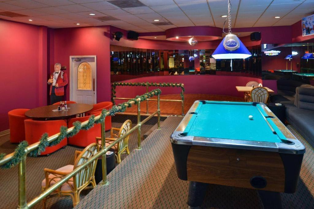 Americas Best Value Inn & Suites Виктория Экстерьер фото