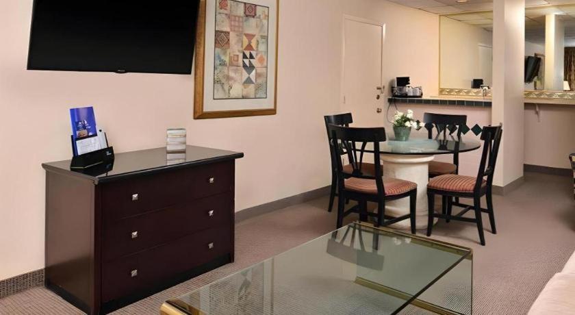 Americas Best Value Inn & Suites Виктория Экстерьер фото