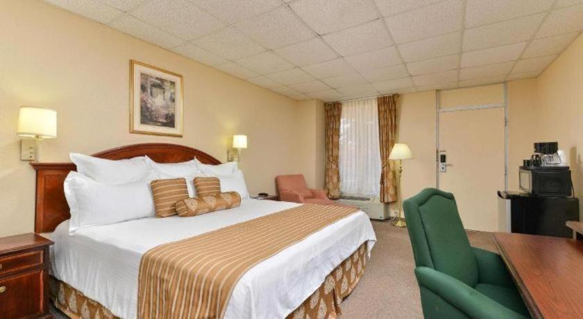 Americas Best Value Inn & Suites Виктория Экстерьер фото